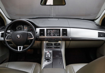 Подержанный автомобиль Jaguar XF Sedan 2014 года (10 фото)