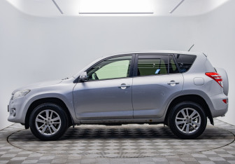 Подержанный автомобиль Toyota RAV4 2012 года (2 фото)