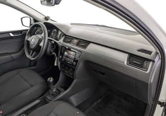 Подержанный автомобиль Skoda Rapid Liftback 2019 года (13 фото)