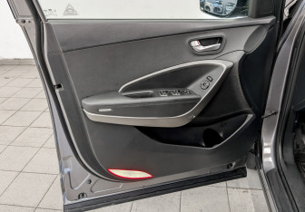 Подержанный автомобиль Hyundai Santa Fe 2016 года (19 фото)