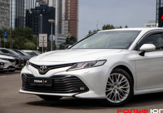 Подержанный автомобиль Toyota Camry Sedan 2019 года (19 фото)