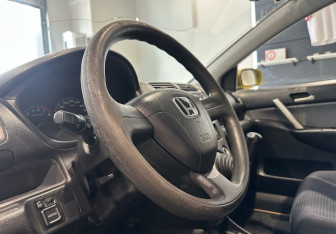 Подержанный автомобиль Honda Civic Hatchback 2001 года (12 фото)