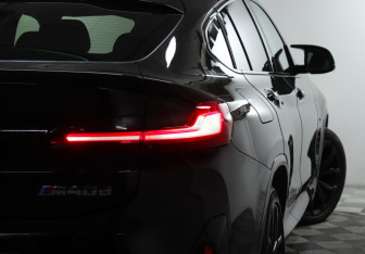 Подержанный автомобиль BMW X4 2021 года (29 фото)
