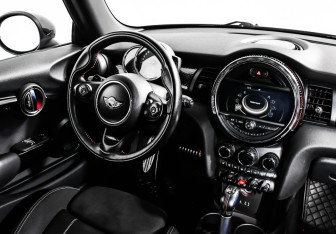 Подержанный автомобиль MINI Hatch 2017 года (26 фото)