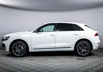 Подержанный автомобиль Audi Q8 2018 года (8 фото)
