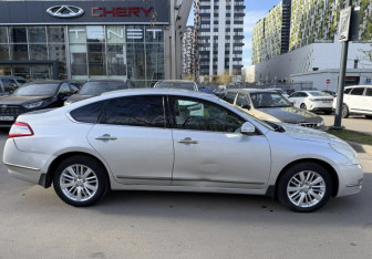 Подержанный автомобиль Nissan Teana 2011 года (4 фото)