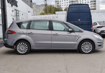 Подержанный автомобиль Ford S-MAX 2012 года (4 фото)