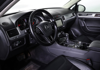Подержанный автомобиль Volkswagen Touareg 2015 года (15 фото)