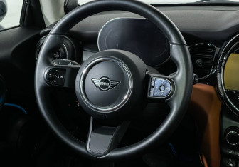 Подержанный автомобиль MINI Hatch 2024 года (14 фото)