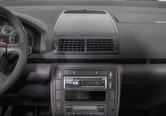 Подержанный автомобиль Volkswagen Sharan 2005 года (14 фото)