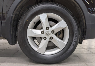 Подержанный автомобиль Nissan Qashqai 2011 года (12 фото)