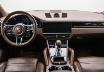 Подержанный автомобиль Porsche Cayenne 2019 года (13 фото)