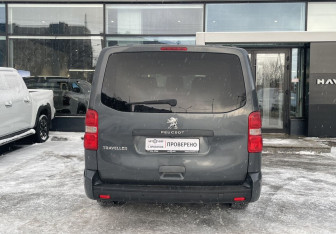 Подержанный автомобиль Peugeot Traveller 2018 года (6 фото)