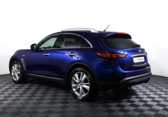 Подержанный автомобиль Infiniti QX70 2017 года (7 фото)