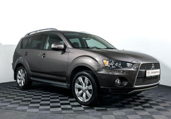 Подержанный автомобиль Mitsubishi Outlander 2009 года (3 фото)