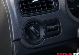 Подержанный автомобиль Volkswagen Polo Sedan 2011 года (13 фото)