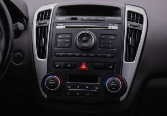 Подержанный автомобиль Kia Ceed Hatchback 2011 года (15 фото)