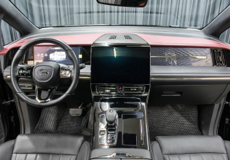 Подержанный автомобиль GAC M8 2023 года (15 фото)