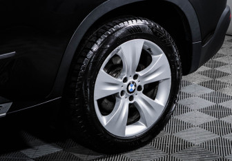 Подержанный автомобиль BMW X5 2009 года (15 фото)