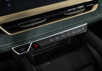 Подержанный автомобиль Geely Monjaro 2023 года (15 фото)