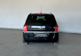 Подержанный автомобиль Opel Zafira Compactvan 2008 года (6 фото)