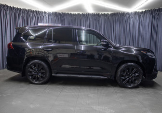 Подержанный автомобиль Lexus LX 2015 года (4 фото)