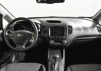 Подержанный автомобиль Kia Cerato Sedan 2014 года (10 фото)