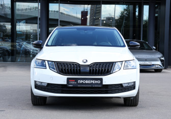 Подержанный автомобиль Skoda Octavia Liftback 2017 года (2 фото)
