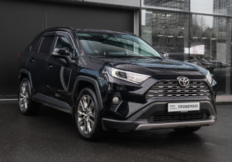 Подержанный автомобиль Toyota RAV4 2021 года (3 фото)