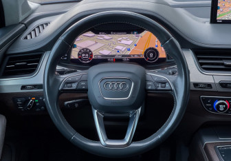 Подержанный автомобиль Audi Q7 2015 года (26 фото)