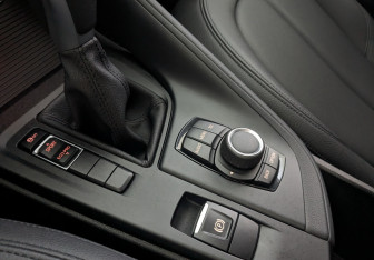 Подержанный автомобиль BMW X1 2017 года (14 фото)