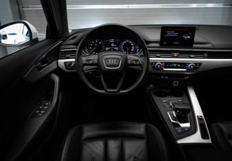 Подержанный автомобиль Audi A4 Sedan 2018 года (9 фото)
