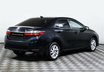 Подержанный автомобиль Toyota Corolla Sedan 2017 года (5 фото)