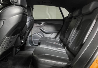 Подержанный автомобиль Audi Q8 2018 года (10 фото)
