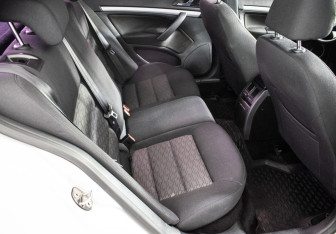 Подержанный автомобиль Skoda Octavia Liftback 2012 года (10 фото)