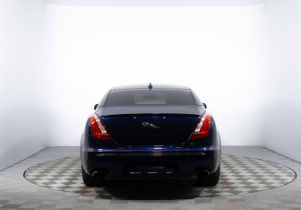 Подержанный автомобиль Jaguar XJ 2014 года (5 фото)