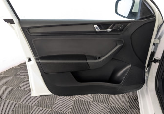 Подержанный автомобиль Skoda Rapid Liftback 2021 года (19 фото)