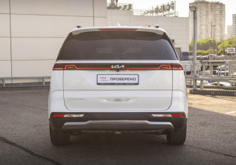 Подержанный автомобиль Kia Carnival 2022 года (7 фото)