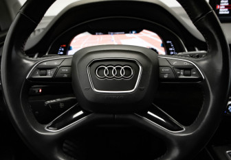 Подержанный автомобиль Audi Q7 2019 года (10 фото)