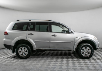 Подержанный автомобиль Mitsubishi Pajero Sport 2014 года (4 фото)