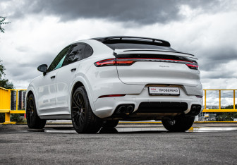 Подержанный автомобиль Porsche Cayenne 2020 года (6 фото)