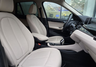 Подержанный автомобиль BMW X1 2020 года (10 фото)