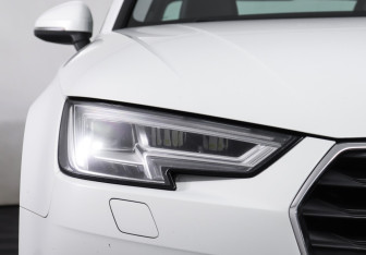 Подержанный автомобиль Audi A4 Sedan 2017 года (23 фото)