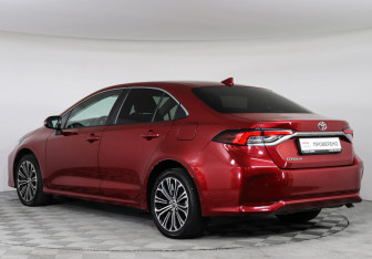 Подержанный автомобиль Toyota Corolla Sedan 2019 года (7 фото)