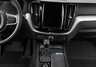 Подержанный автомобиль Volvo XC60 2021 года (14 фото)