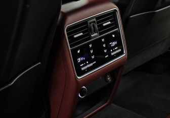 Подержанный автомобиль Porsche Cayenne 2018 года (19 фото)