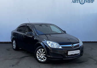 Подержанный автомобиль Opel Astra Sedan 2014 года (3 фото)