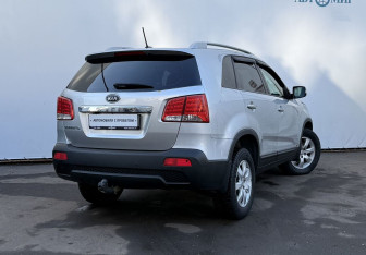 Подержанный автомобиль Kia Sorento 2012 года (5 фото)