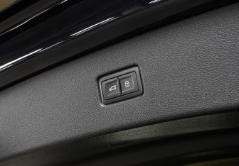 Подержанный автомобиль Audi Q7 2017 года (22 фото)