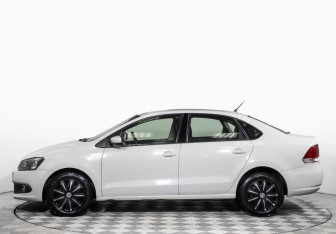 Подержанный автомобиль Volkswagen Polo Sedan 2012 года (8 фото)
